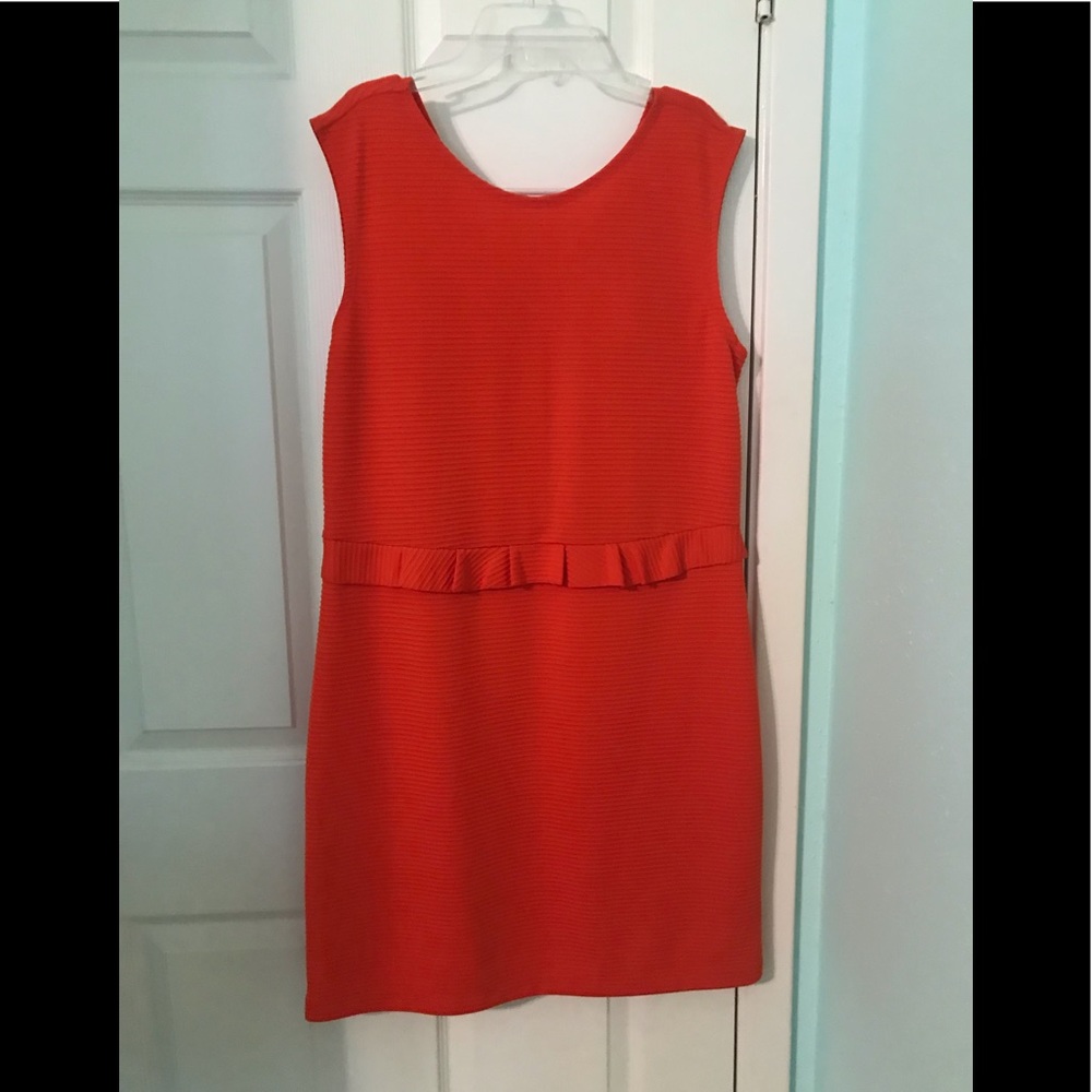 Ribbed sleeveless dress.